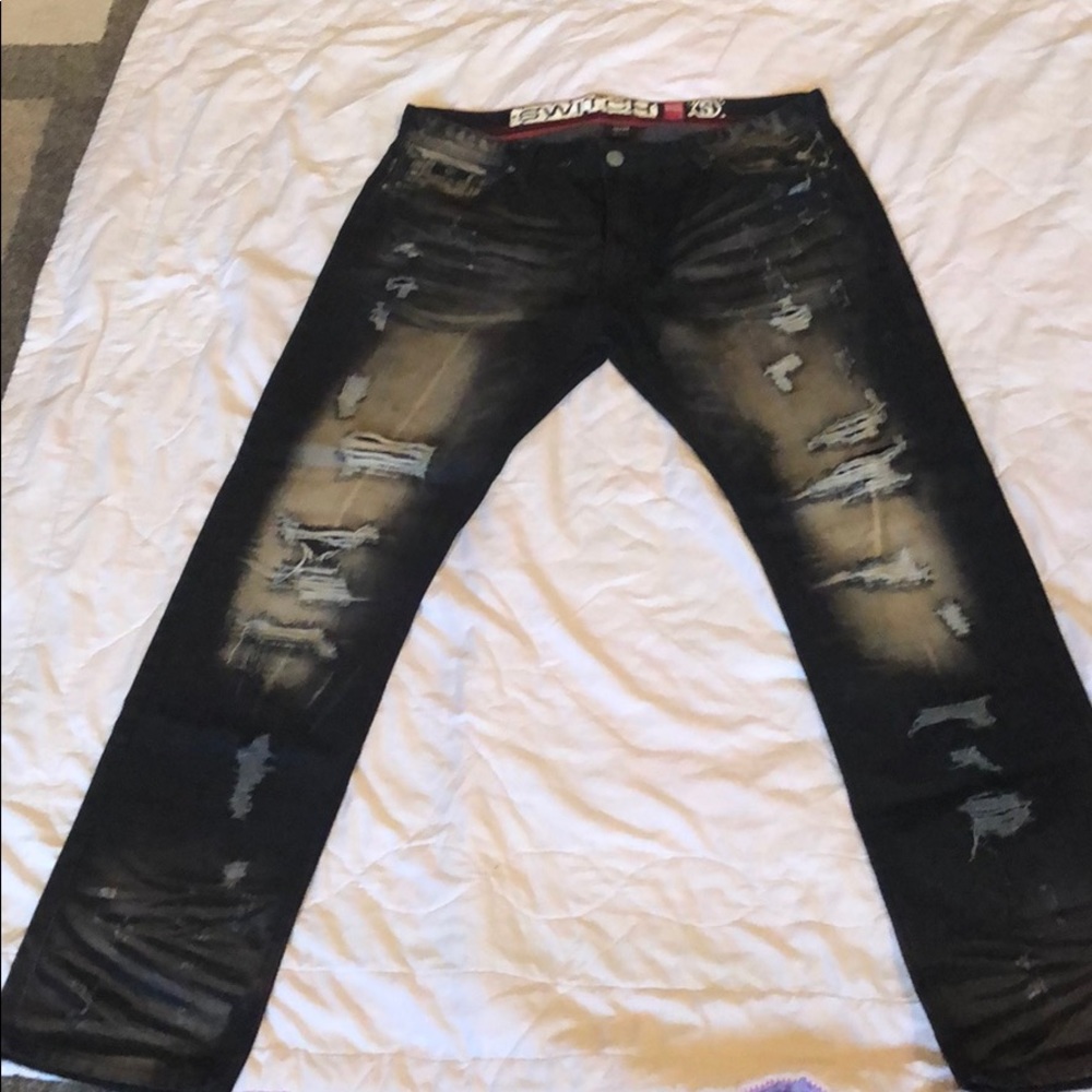 Men black cut out jeans.